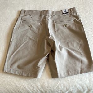 NWT-Johnnie-O mulligan short size 32